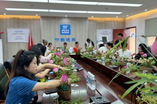 翡翠台晚间新闻报道梅西香港行，感觉主持人都有点气愤？更何况是球迷呢